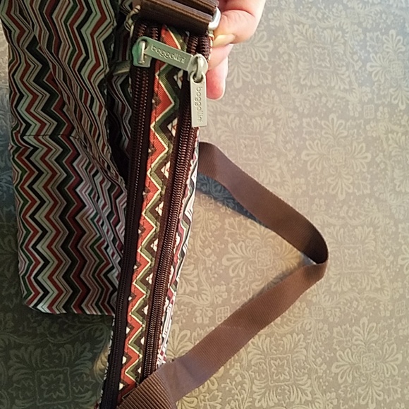 Baggallini large crossbody - Picture 3 of 9